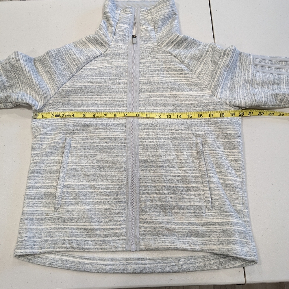 Adidas zip up jacket with zip up pockets Size Medium - Picture 9 of 14